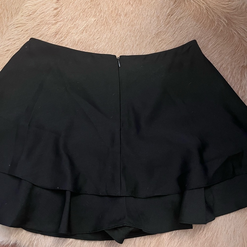 Adorable staple black skort